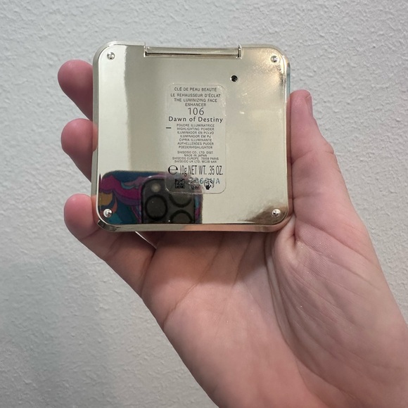 Cle de Peau limited edition aluminising face enhancer in 106 dawn of destiny - Picture 2 of 4